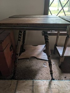 Oak Gateleg Side Table With Turned Legs 24in W X 29in H