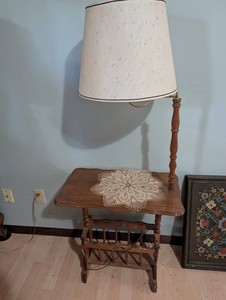 Wooden Table Lamp With Spindle-Leg Side Table