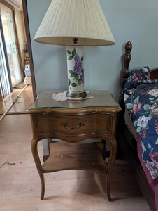 Wood Nightstand & Floral Ceramic Table Lamp