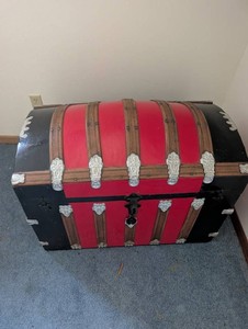 Decorative Steamer-Style Trunk With Quilts & Blankets