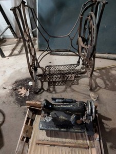 Vintage Singer Treadle Sewing Machine & Cast-Iron Stand