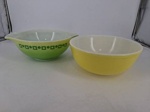 Vintage Pyrex Cinderella Mixing Bowls - Yellow & Green