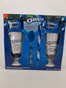 Oreo Milkshake Gift Set - 2 Cups, Scoop, Straws & Cookies