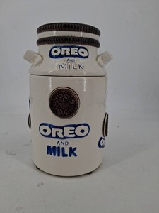Oreo & Milk Ceramic Cookie Jar With Cookie Lid