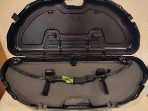 Barnett Banshee Bow w Plano Plastic Case