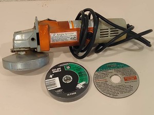 4 Angle Grinder w Cut-Off Wheels