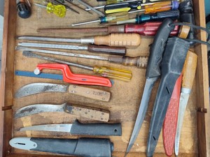 Lot of Knives (WithWithout Sheathes), Screwdrivers & Knife Sharpeners