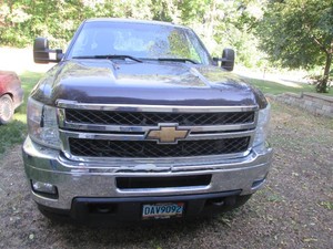 2011 Chevy Silverado Z71 Crew Cab 2500HD 4x4 3/4-ton Duramax 6.6L heavy duty diesel truck with Allison transmission, air lift suspension, heavy duty tow package, new tires, cloth interior, weather tech front floor mats, 151,918 miles