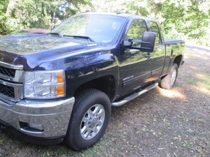 2011 Chevy Silverado Z71 Crew Cab 2500HD 4x4 3/4-ton Duramax 6.6L heavy duty diesel truck with Allison transmission, air lift suspension, heavy duty tow package, new tires, cloth interior, weather tech front floor mats, 151,918 miles