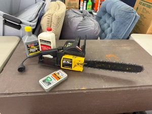 McCulloch 14 Electric Chainsaw, Chain Oil & New Blade