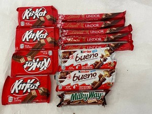M - KitKat, Lindt LINDOR, Kinder Bueno & Milky Way Mixed Lot (12 Bars)