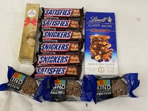 O - Snickers, Ferrero Rocher, Lindt & KIND Mixed Lot