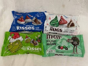 P - Hersheys Holiday Chocolate Assortment (Lot of 4)
