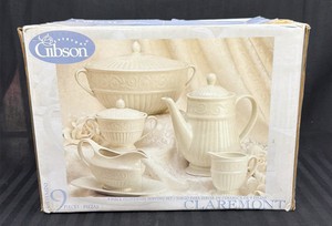 Brand New Everyday Gibson nine piece stoneware serving set