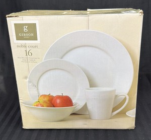 Brand New Gibson Home Noble Court 16 piece porcelain dinnerware set