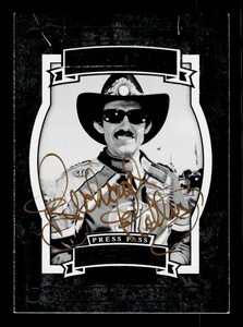 Richard Petty Autograph NASCAR Icons #62 Racing Trading Card