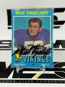Mick Tingelhoff Autograph (on-card sleeve) and 1971 Topps #204 Vintage Minnesota Vikings Football Card