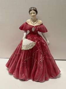 Royal Worcester Queen Elizabeth The Queen Mother Figurine CW461