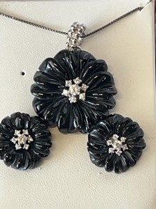 Black Onyx Flower Pendant Necklace & Matching Earring Set 18in