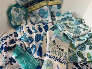 Coastal Kitchen Linen & Tablecloth Lot with Shore Living Towels
