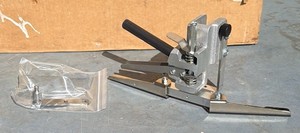 Hand-operated dent puller  squeezing pliers