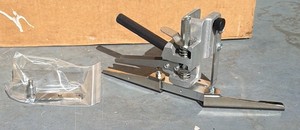 Hand-operated dent puller