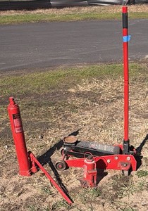 (2) hydraulic jacks and (1) trolley jack