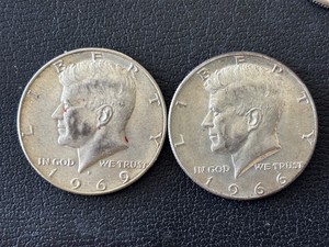 2 Kennedy Half Dollars 40% Silver