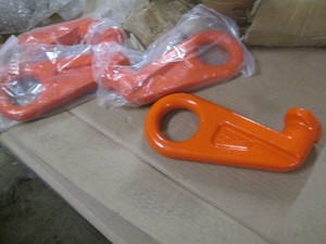 4 Grade 80 Straight Shipping Container Lifting Hook with a 12.5-tonne (28,000 lbs) working load limit