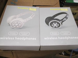 2 Pairs of wireless headphones