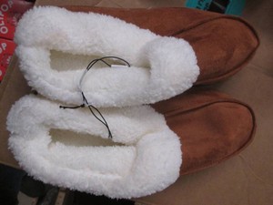 New mens L slippers
