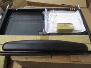 3M sliding desk tray