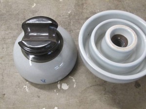 Pair of ceramic insulators