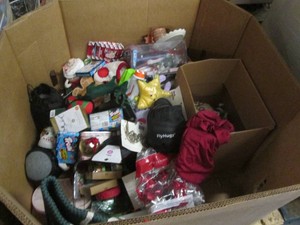 Pallet of mainly holiday themed items