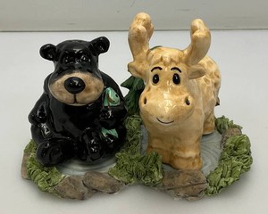 Collectible Moose & Bear Salt And Pepper Shaker Set