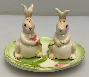 Collectible Bella Casa Ganz Floral Bunnies Salt And Pepper Shaker Set