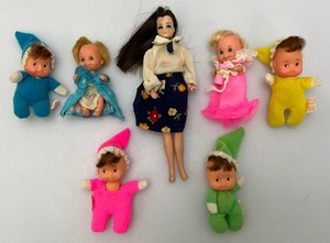 Vintage 1970s Miniature  Matchbpack Dolls And Barbie Baby Sits Dolls And More