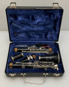 Vintage BUNDY Resonite Clarinet With Carrying Case And Extras