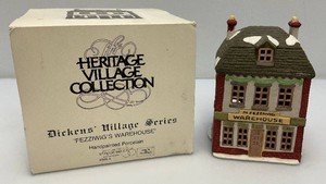 The Heritage Collection Dickens Village Series Fezziwigs Warehouse In Original Box