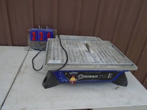 Kobalt tile saw. Wokring condition. No miter included. As shown.