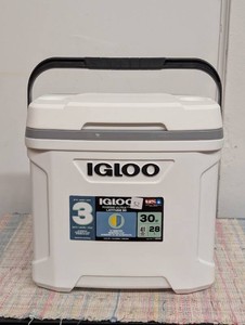 Igloo Latitude Marine Ultra 30 Quart Cooler - White