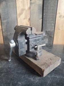 Solid Oxwall Vice