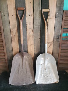 2 Solid Wood Handle Scoop Shovels