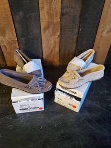 2 Pair of size 5.5 Womens Minnetonka Moccasins never worn