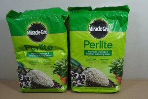 2 Miracle-Gro Perlite Lightweight Soil Potting Mixes - 8Qt