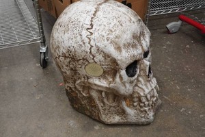 Giant Skull Halloween Dcor - Talks & Lights Up