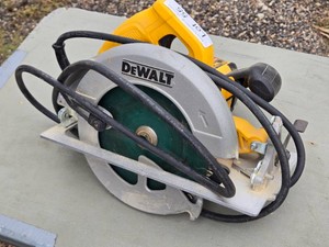 DeWalt DWE575 7-14 Inch Circular Saw