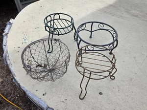 Short Metal Plant Stands and Basket Set