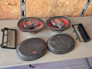 Roadmaster 6x9 3-Way Audio Speakers and Mounting Accessories - Untested