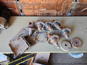Spindle assemblies with mounting plates and accessories